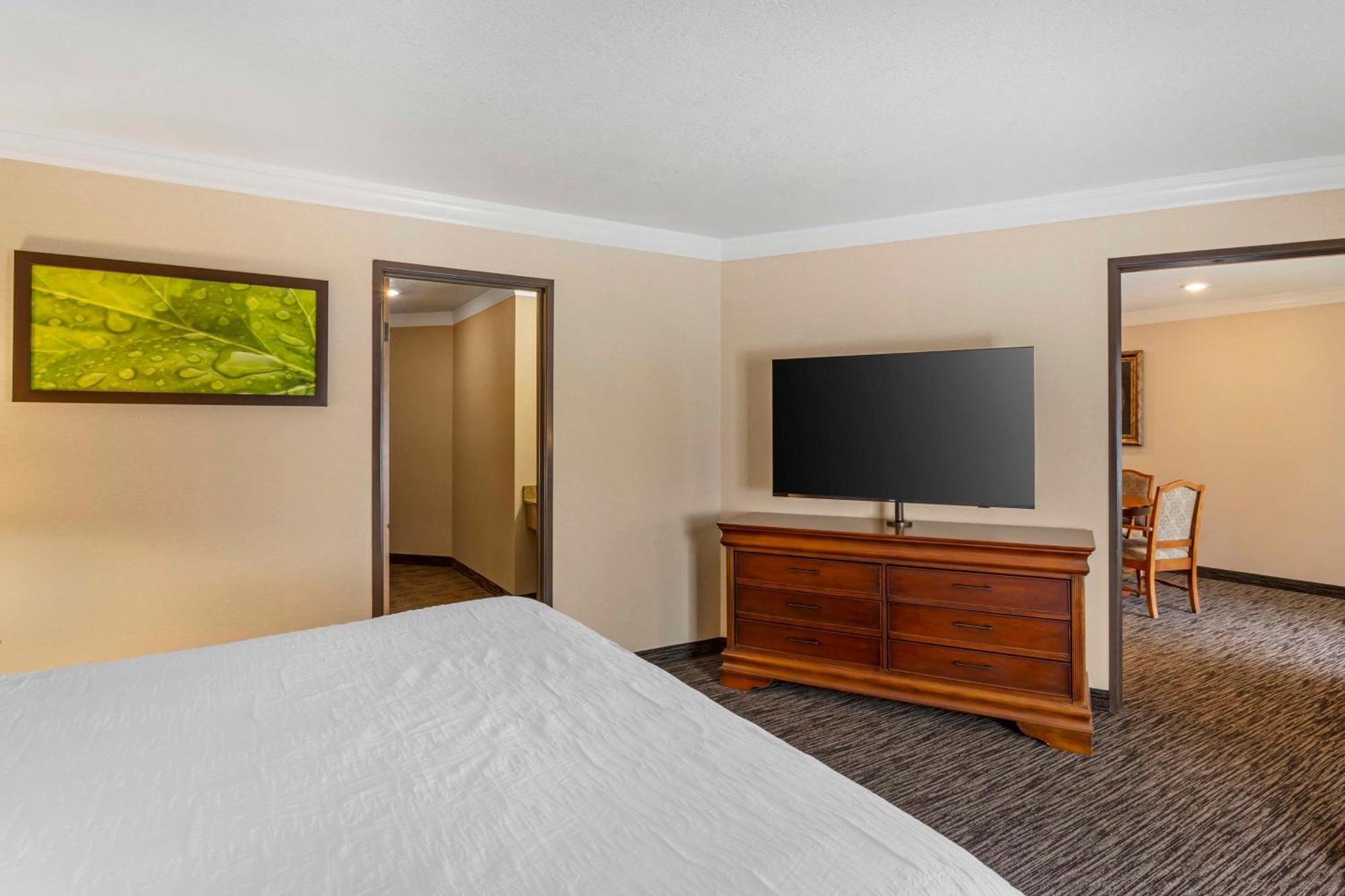 Best Western Plus Landmark 3*