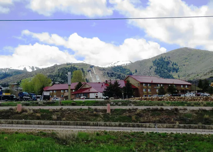 Best Western Plus Landmark Inn