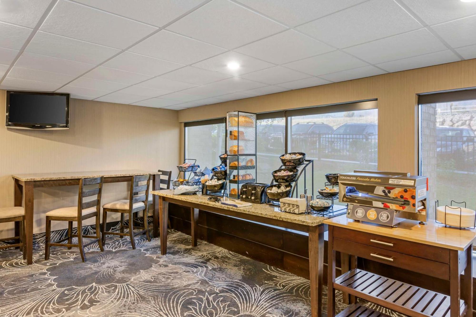 Best Western Plus Landmark Hotel 3*