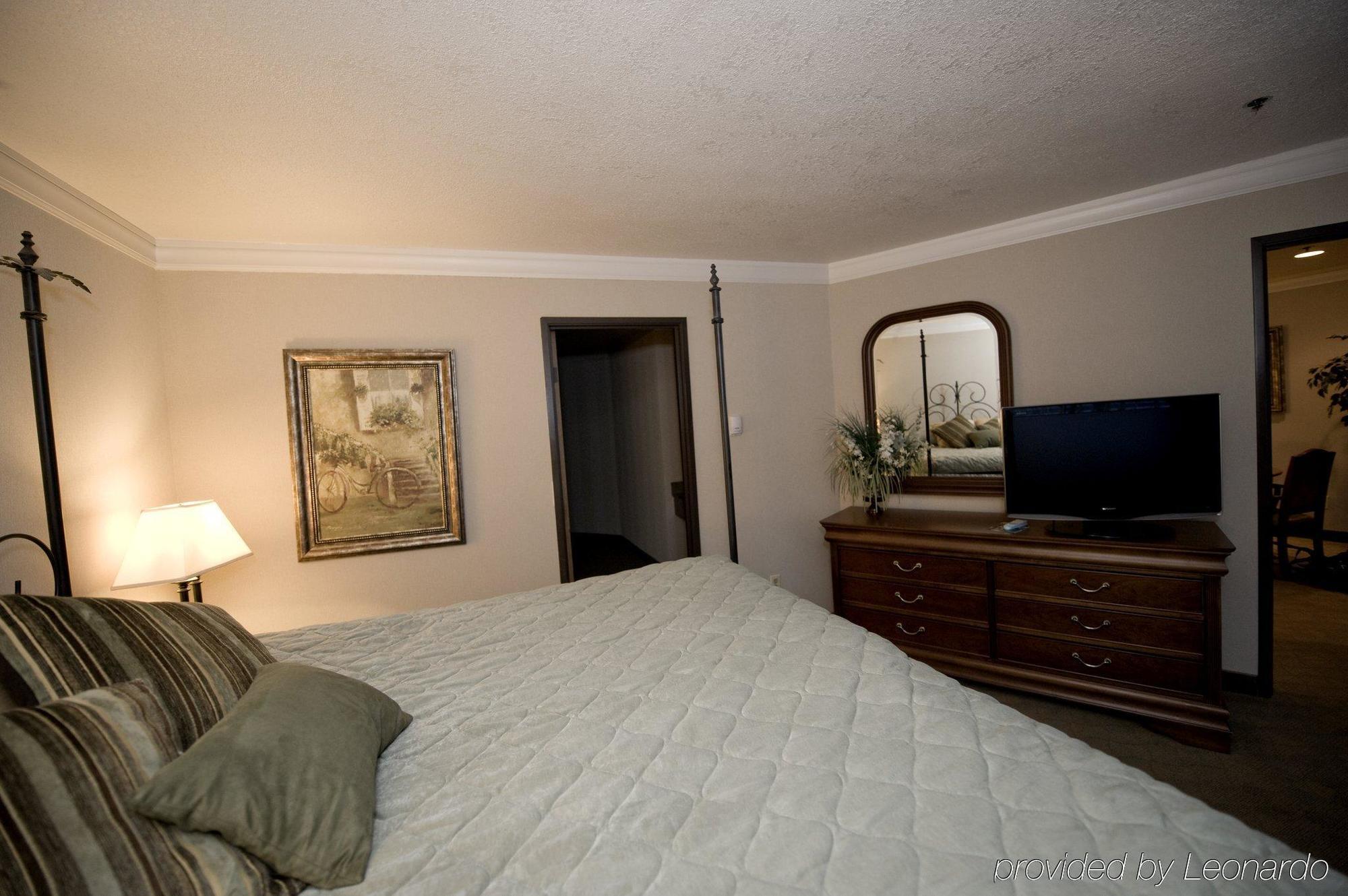 Western Landmark Hotel 3*