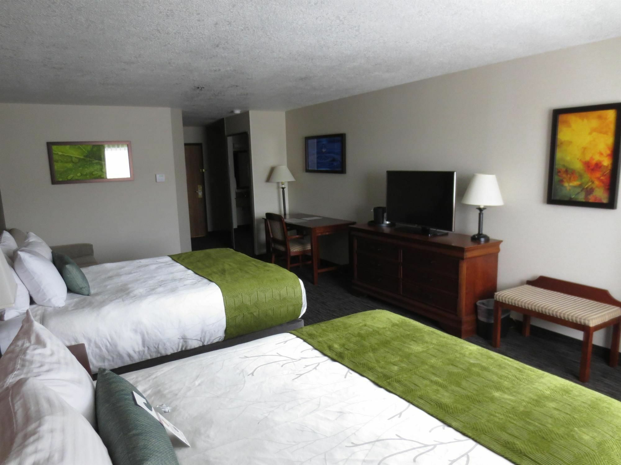 Western Landmark Hotel 3*